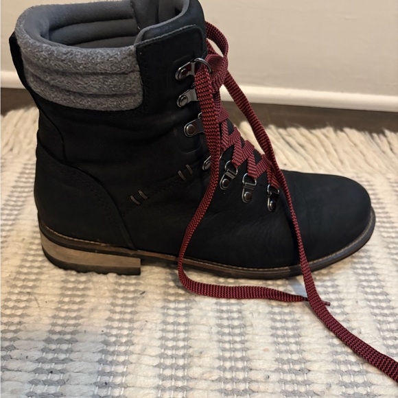 Kodiak Black and Red Women's Boots - Picture 2 of 5